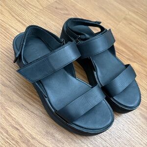 Everlane The Leather Platform Sandal in Black Leather